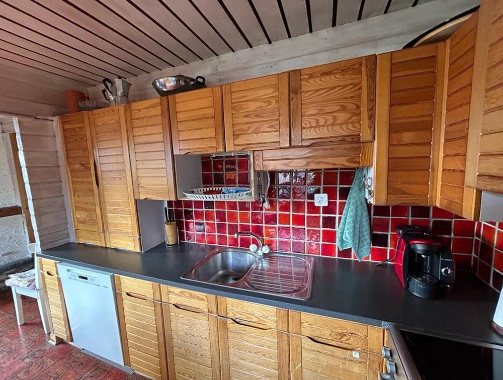 Chalet With Garden and Mountain View