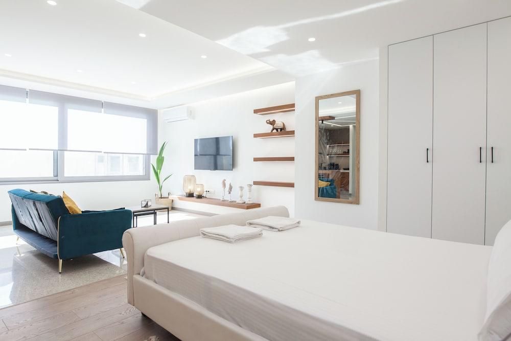 Stylish Modern Suite at Piraeus Port