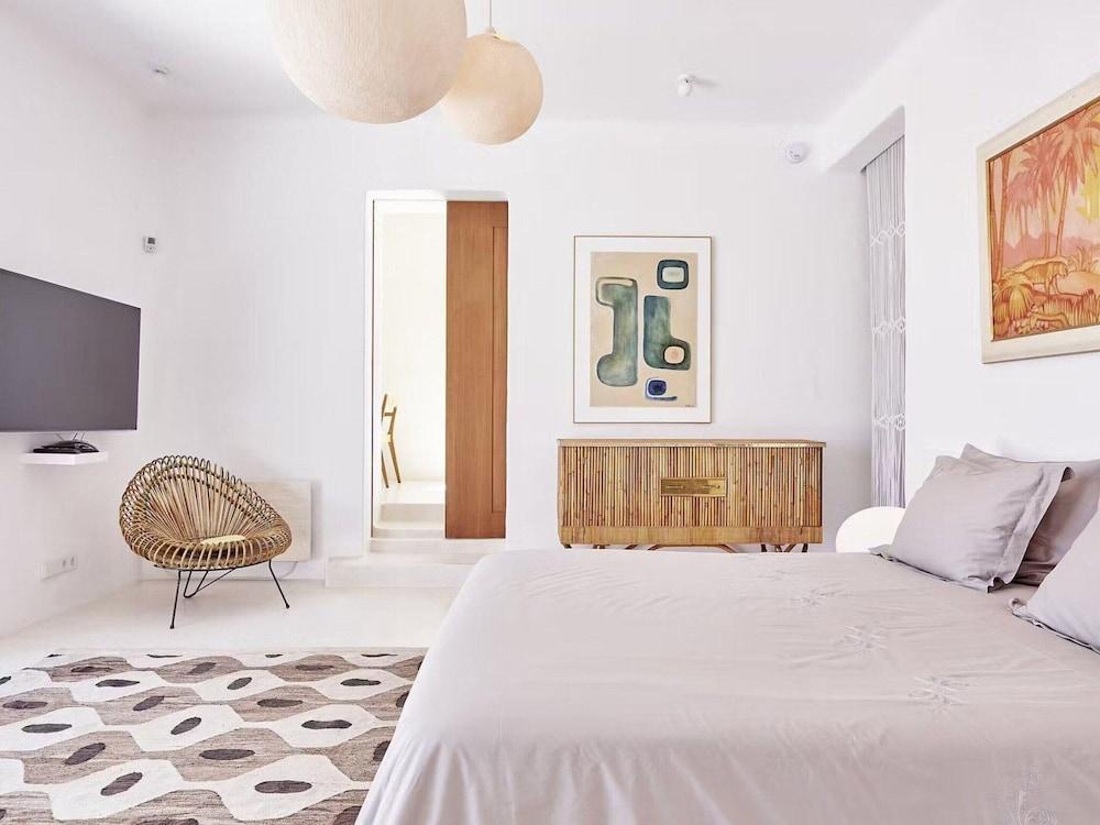 Idyllic Villa With Swimming Pool