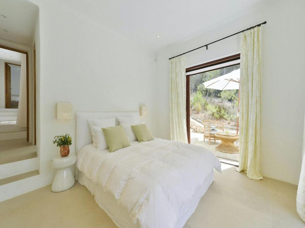 Holiday Home With Children Play Area