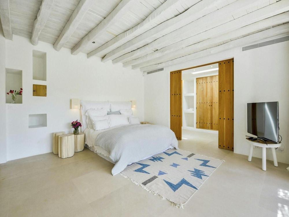 Holiday Home With Children Play Area