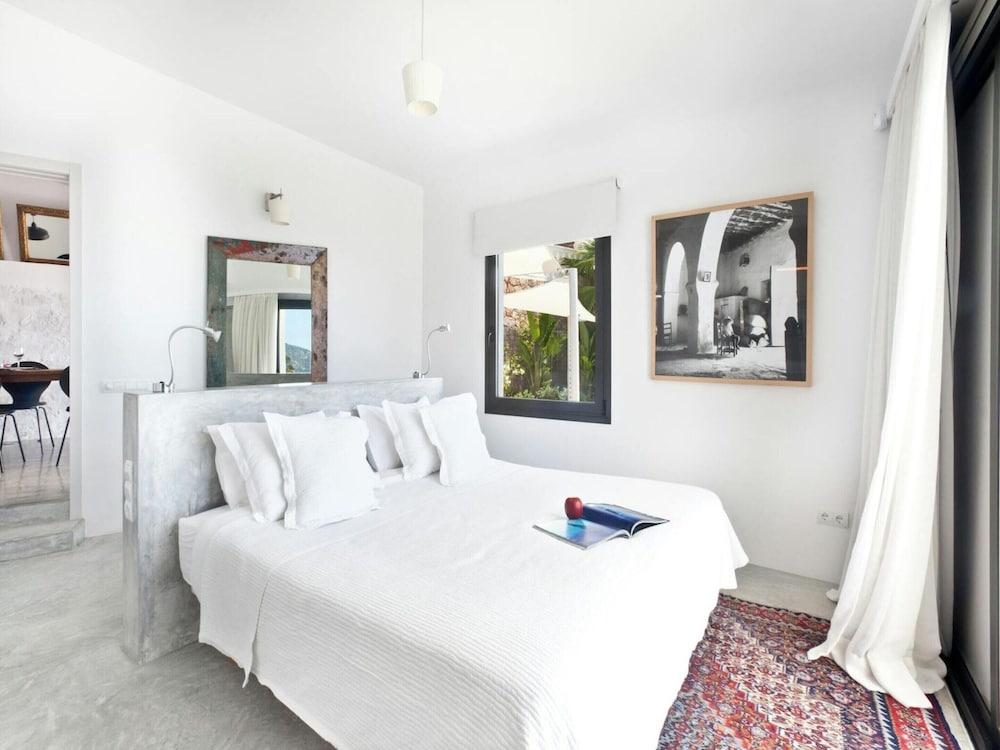 Holiday Home With Private Jacuzzi