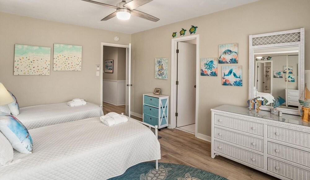 Condo with Resort Access - Great North Island Location