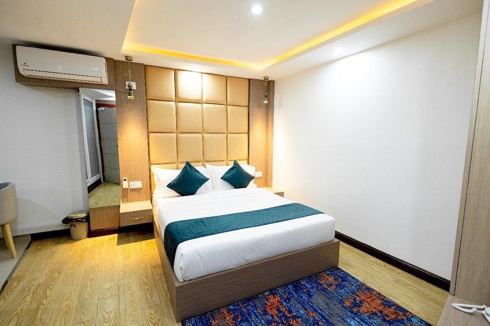 SRK Service Apartment And Hotel