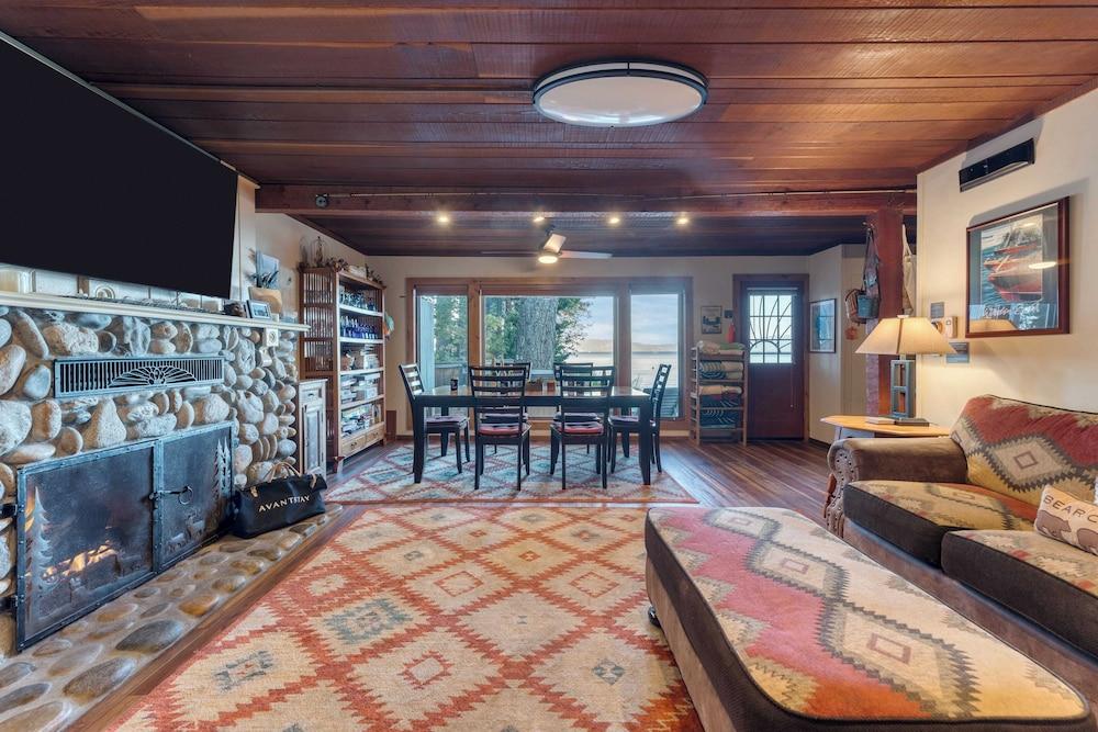 Lakefront Haven by Avantstay Minutes to Ski Resorts Private Dock