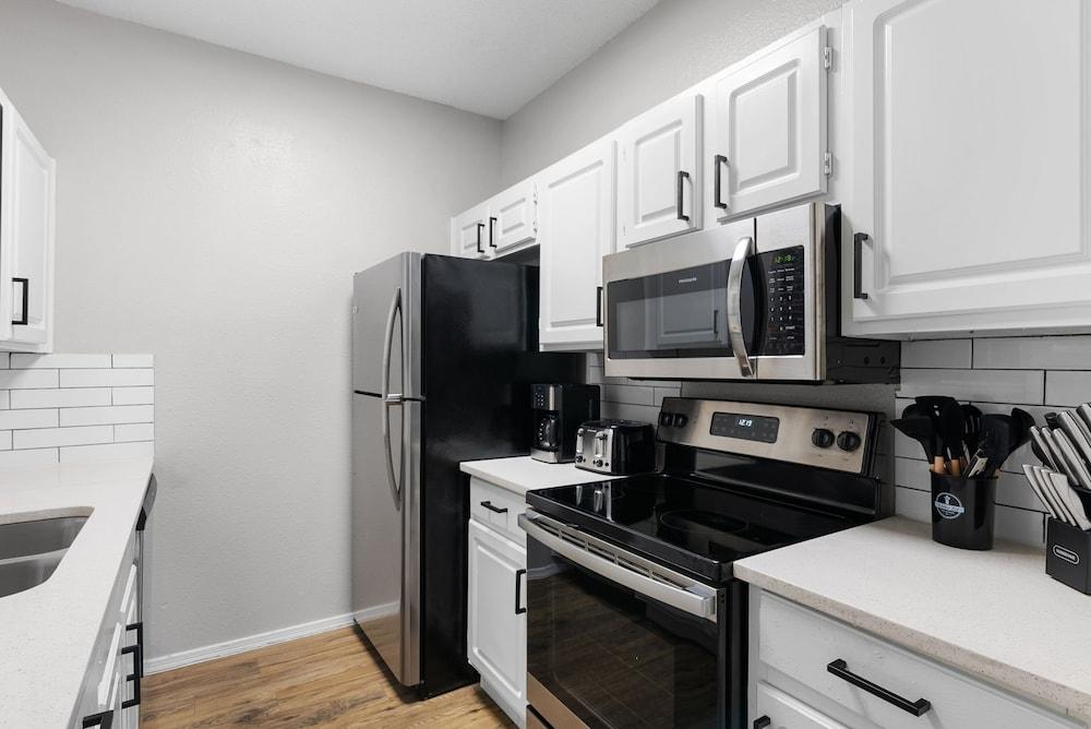 1BR Condo w Community Pool Near Domain