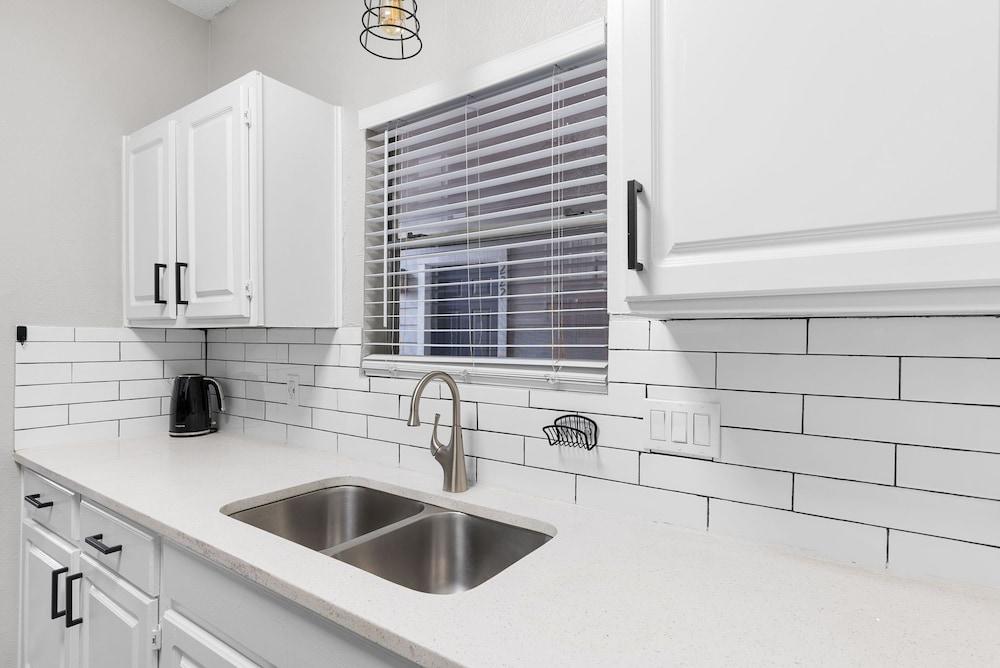 1BR Condo w Community Pool Near Domain