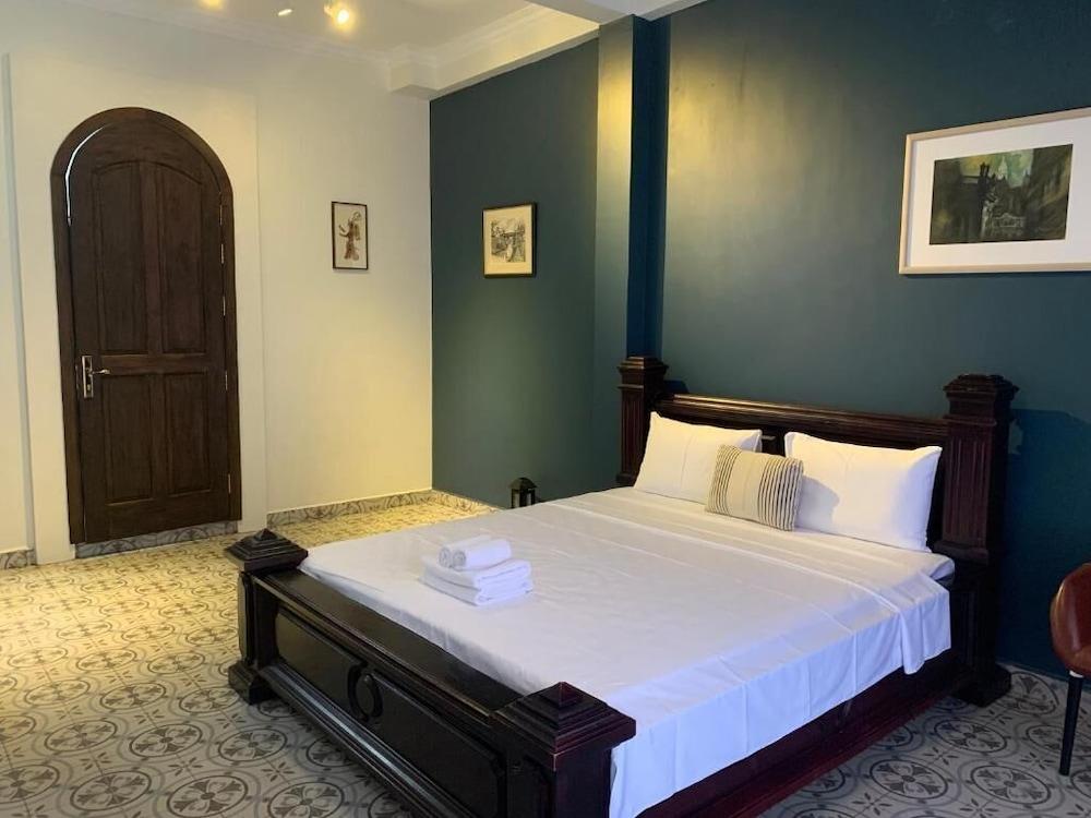 The J Break Boutique