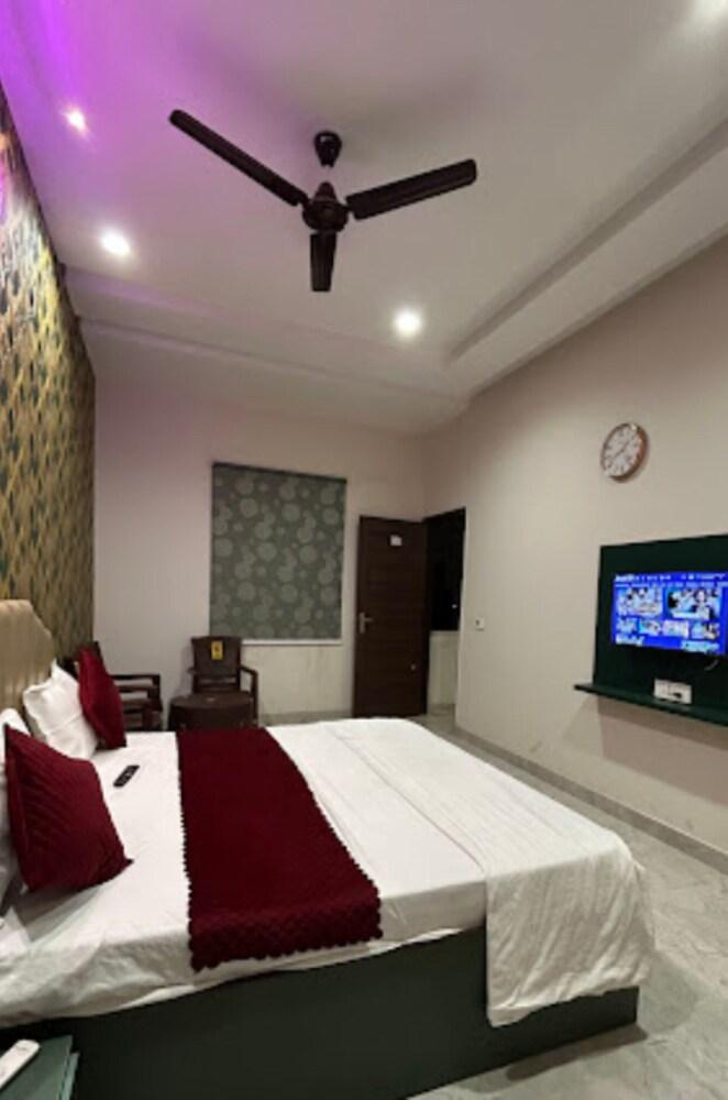 Goroomgo 11 Inn Ludhiana