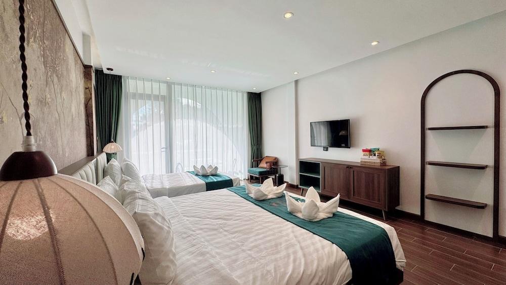 Sunrise Mountain View Resort