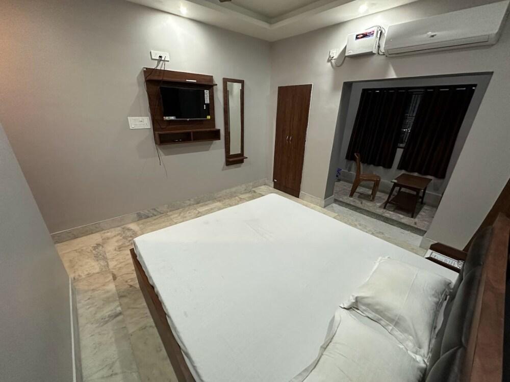 Goroomgo Firdous Bhadrak