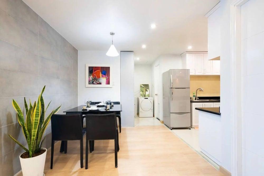 Salute de Sailing Tower Luxury Apartment