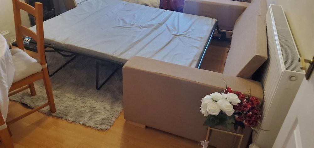 Flat in Glasgow,close to all Local Amenities,