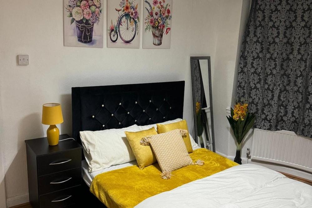 4BR Familyhome and Parking Sleeps7 Guests