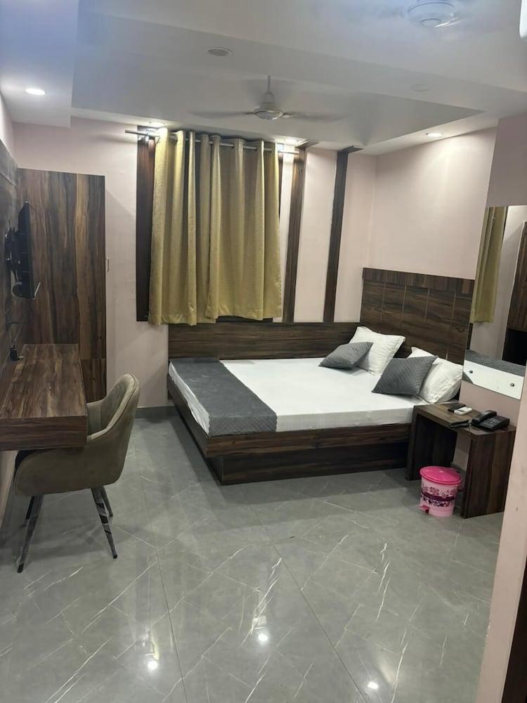 hotel swastik palace