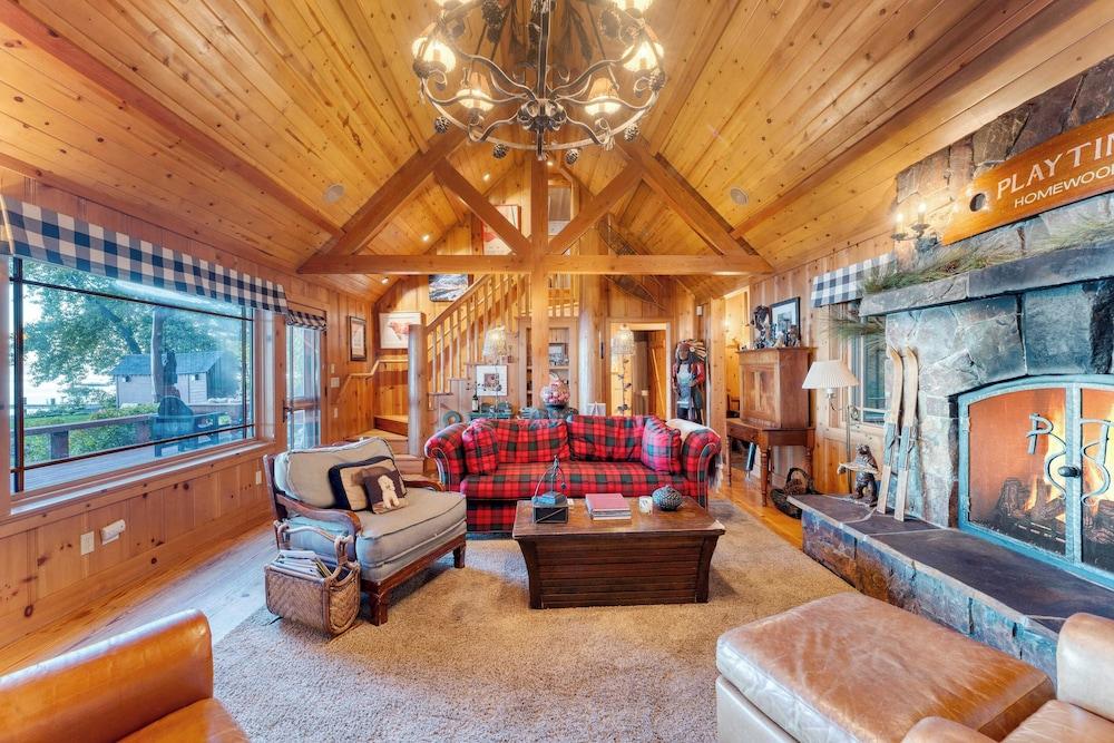 Homewood Lakefront by Avantstay Private Beach & Lake Access + Views!