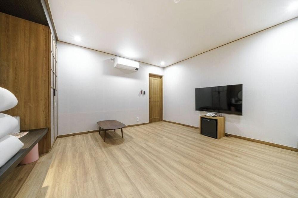 Geoje Dongbeck Hotel Okpo