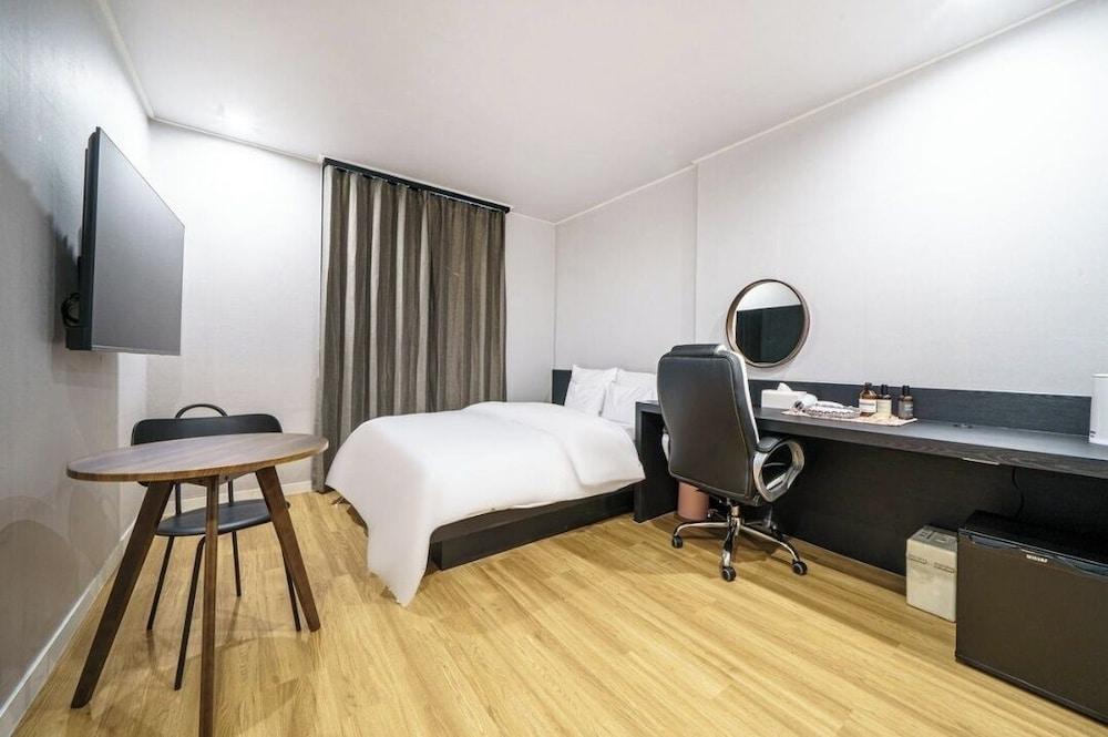 Geoje Dongbeck Hotel Okpo