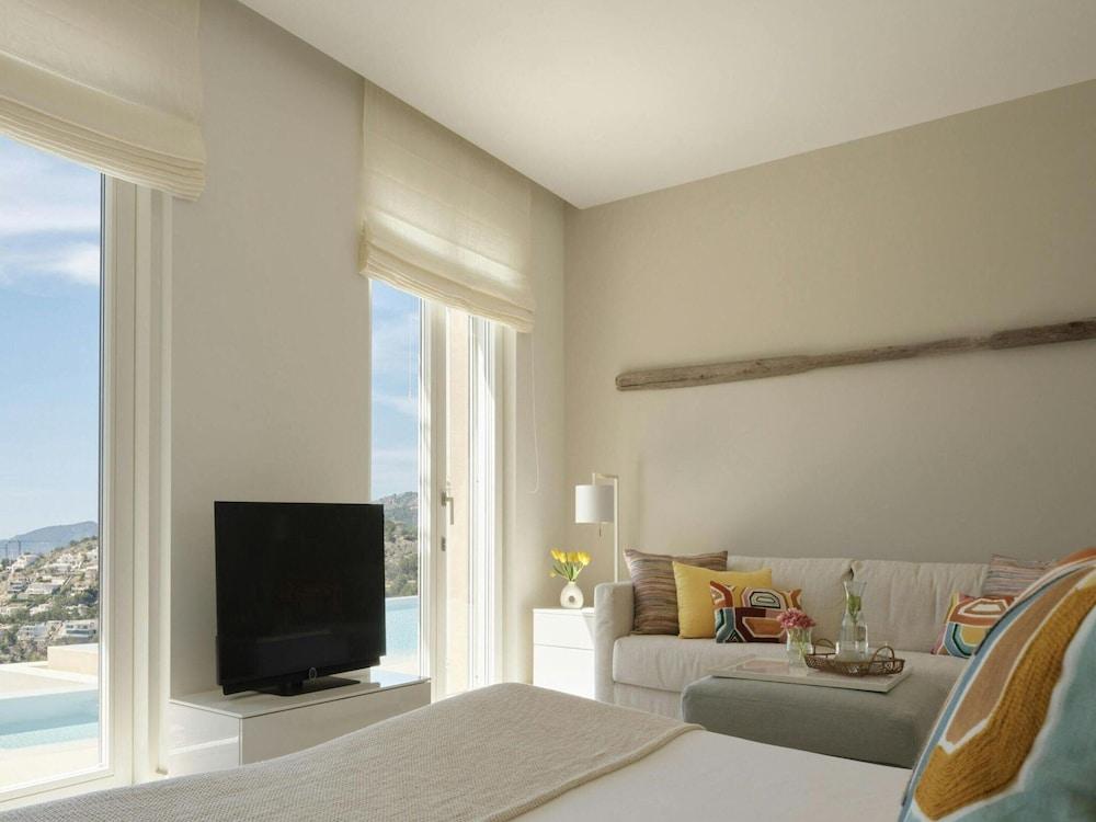 Villa in Tranquil Hillside Location