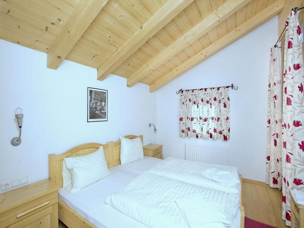 Chalet in Konigsleiten Near Ski Bus & Pool