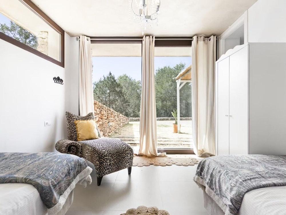 Rural Hideaway Villa in Stcarlos