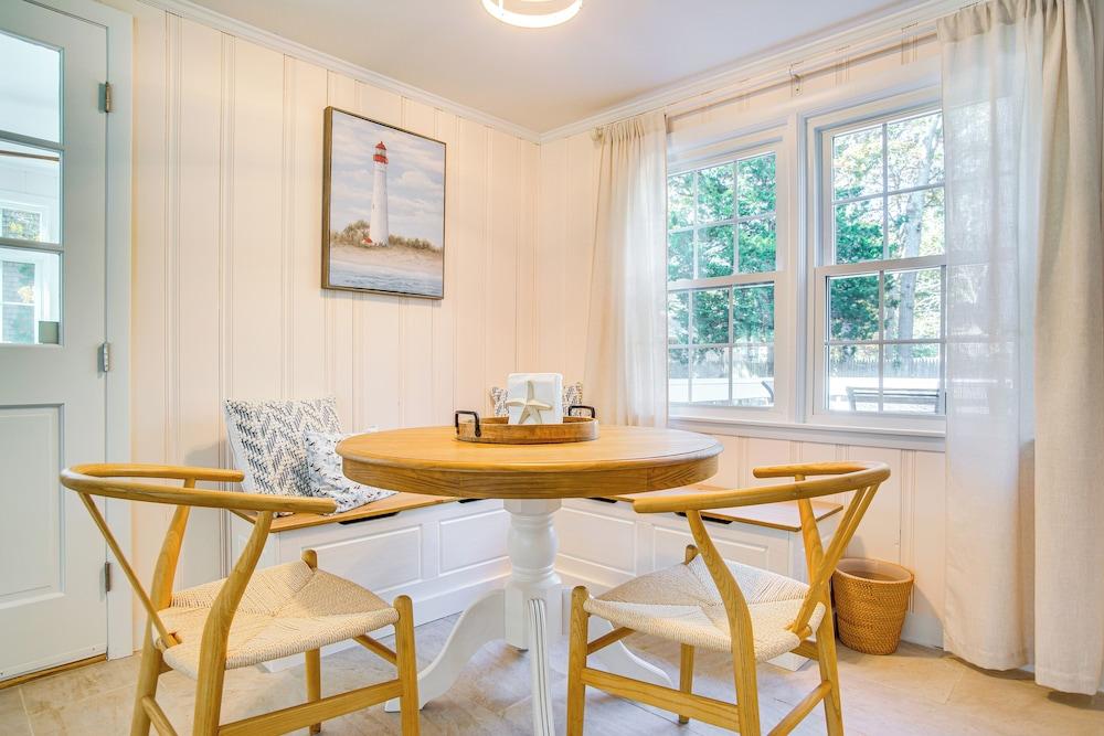 Bike to Private Beach: Cape Cod Escape w/ Sunroom