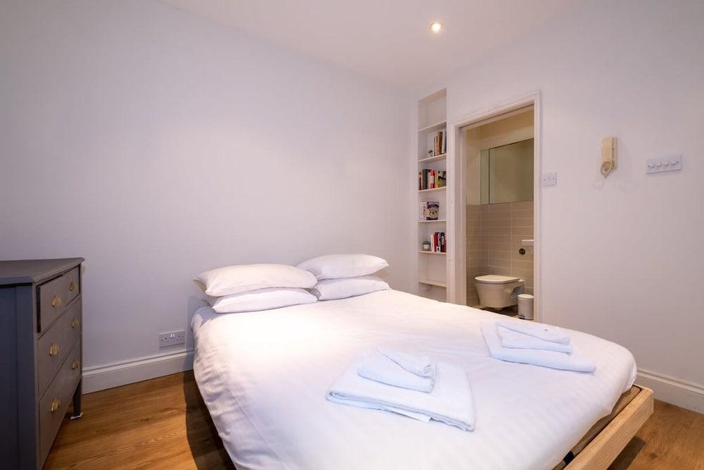 Host Stay Brunswick Apartment