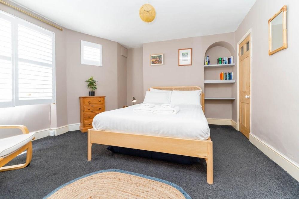 Host Stay Waterloo Apartment