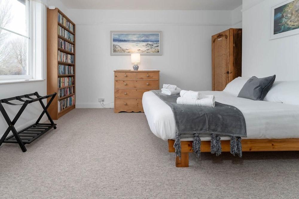 Host Stay Preston Park Apartment