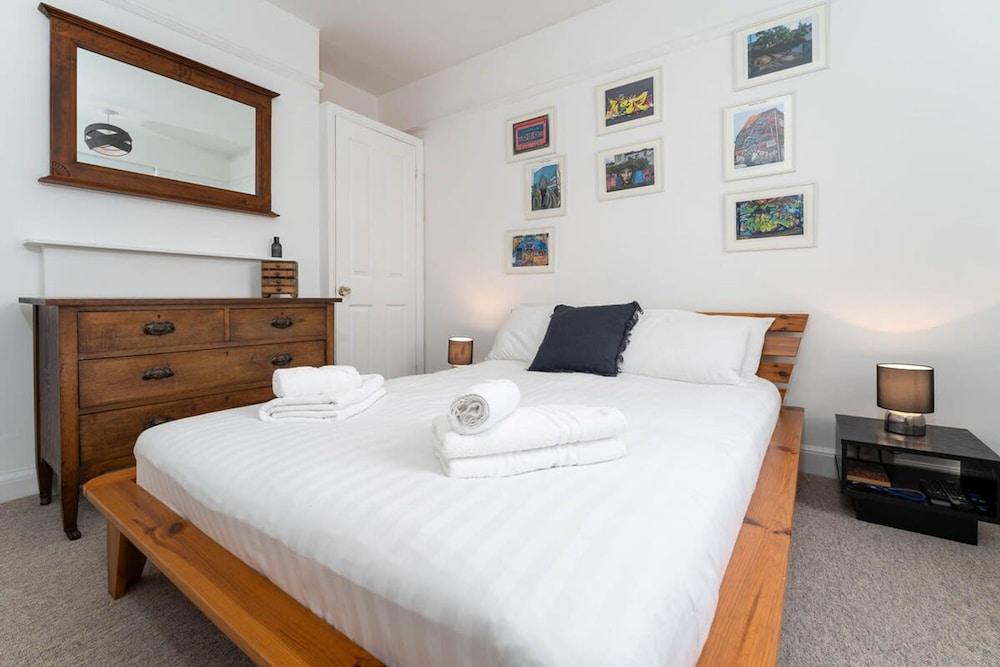 Host Stay Preston Park Apartment