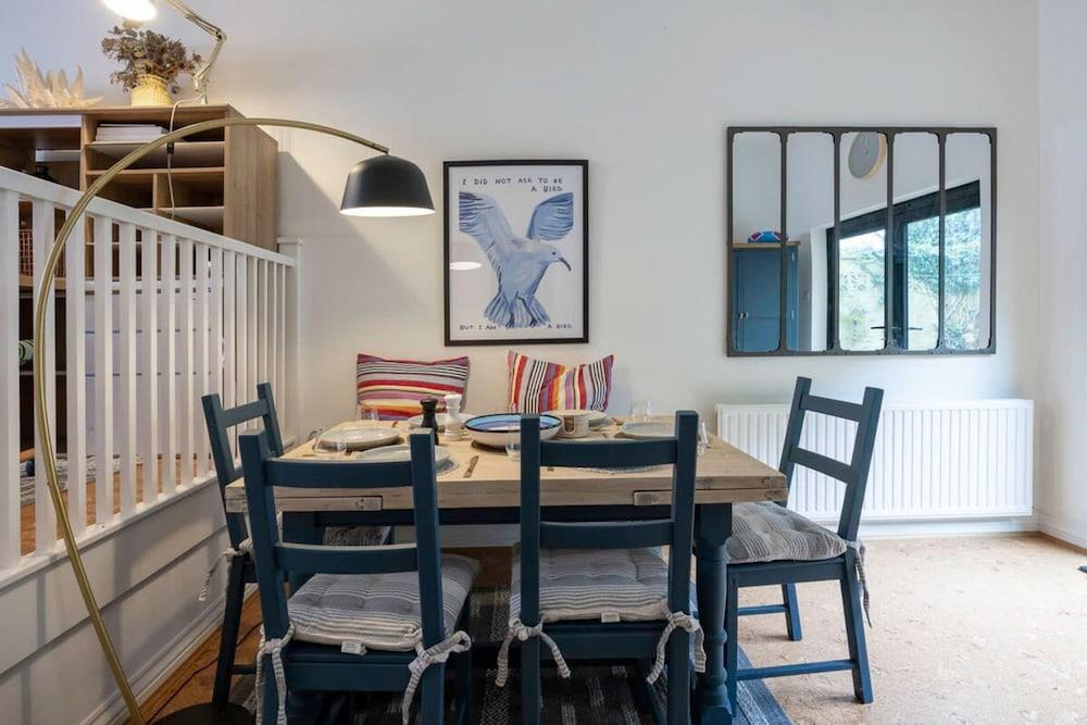 Host Stay Blue Boho at Bristol Gardens