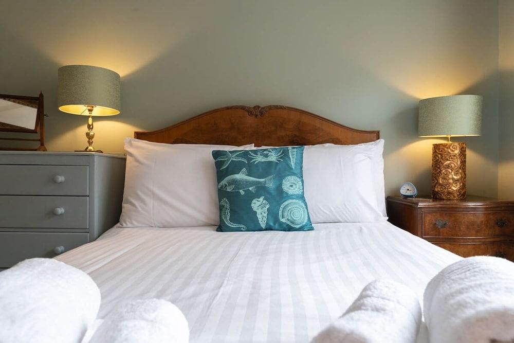 Host Stay The Beams at Frederick Gardens