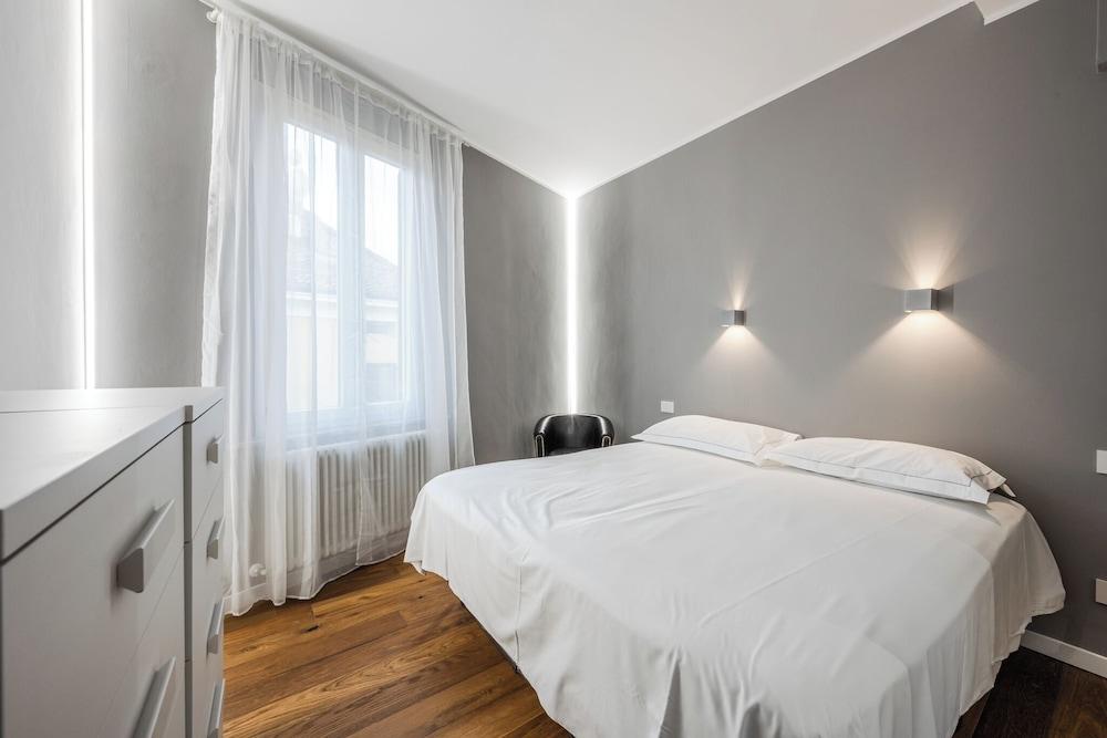 Emilia Suite Academy