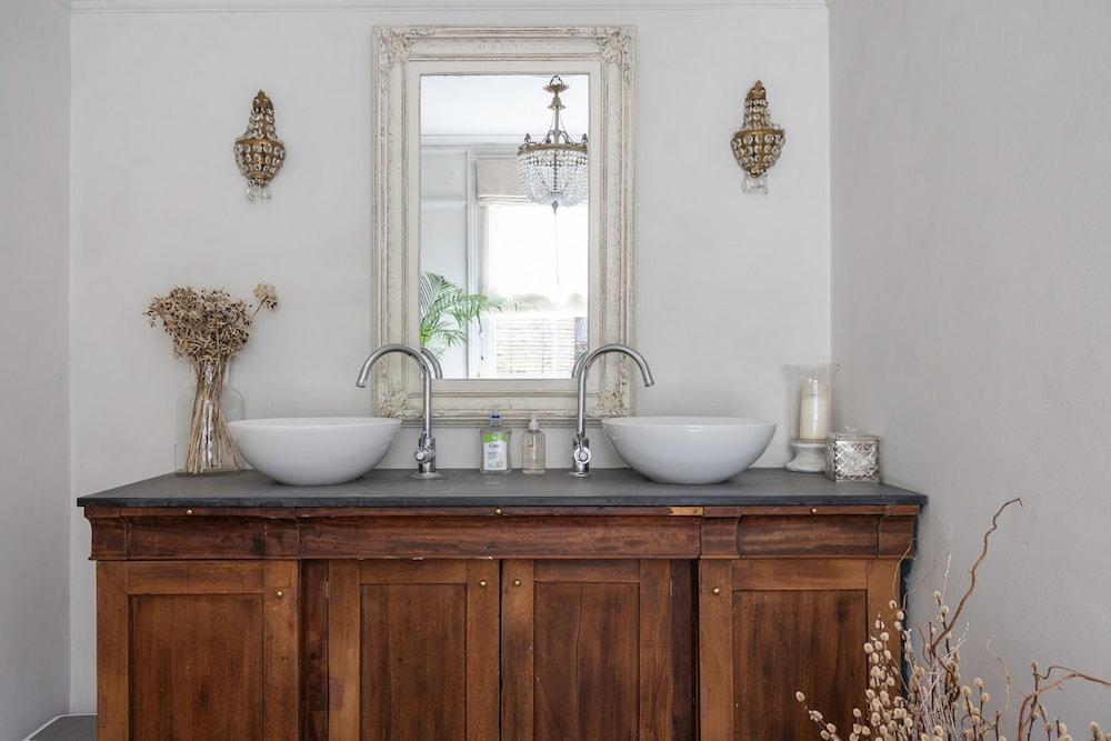 Host Stay The Walpole House