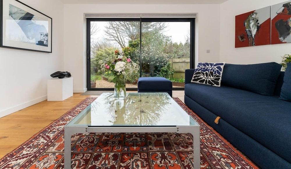 Host Stay Overhill House