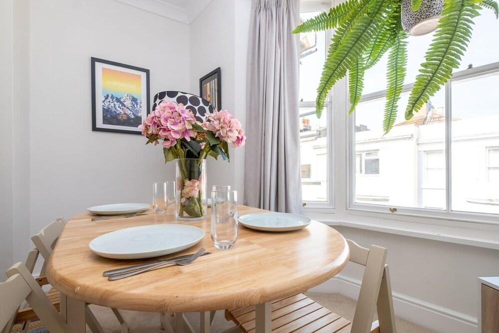 Host Stay Guildford Apartment