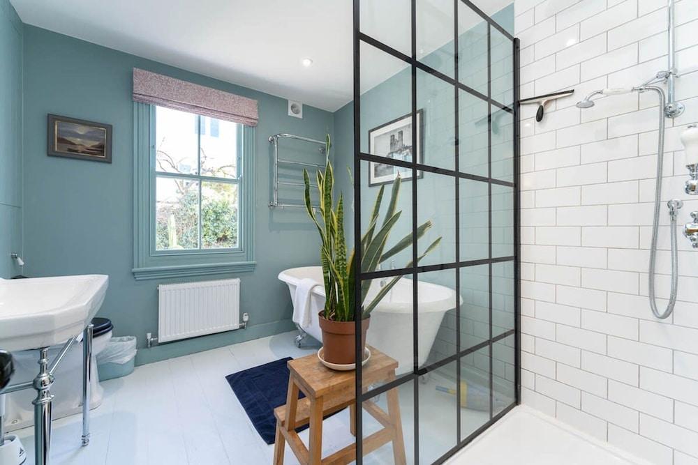 Host Stay Grove Townhouse