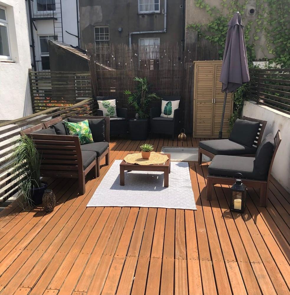 Host Stay Temple Street Townhouse