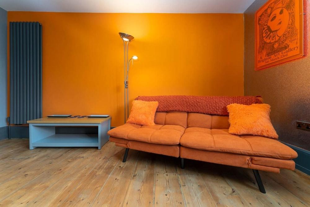 Host Stay Queens Maisonette