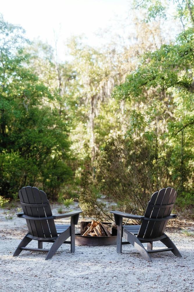 Postcard Cabins Wild Rose, Outdoor Collection by Marriott Bonvoy