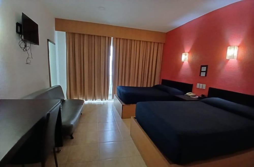 HOTEL LA ISLA HUATULCO H
