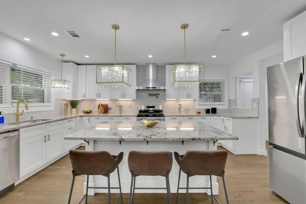 Luxury 7BR Buckhead Oasis w Pool Gameroom Firepit