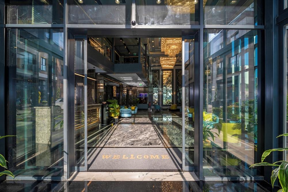 Rusel Park Residence