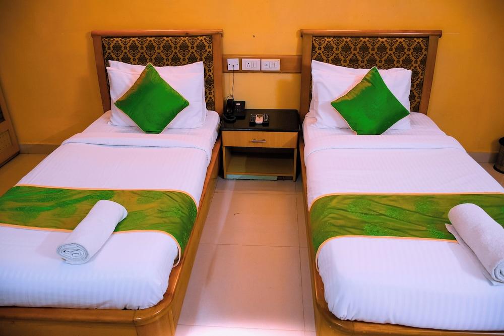 Naksha Tree Hotels - Mogappair