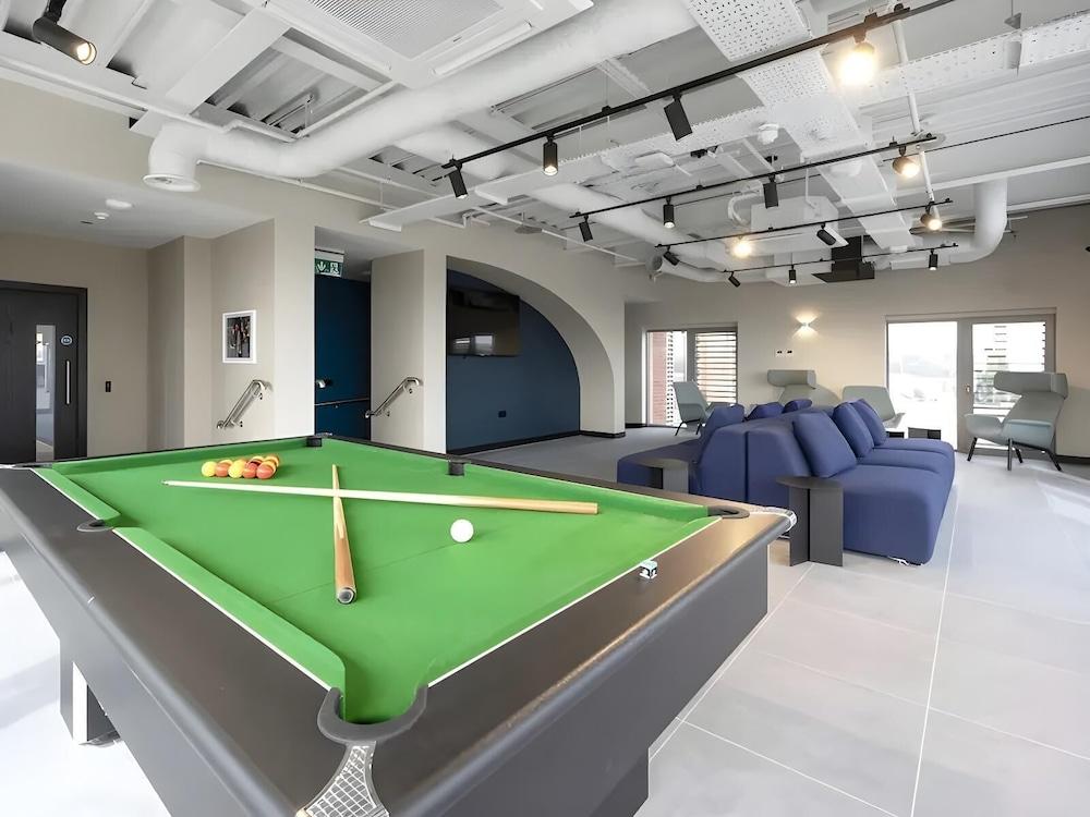 Terry Frost Budget-Friendly Ensuite Room for Students Only