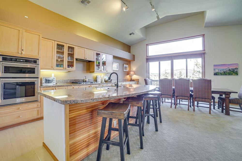 5 Mi to Skiing: Mammoth Lakes Home w/ Pool Table!