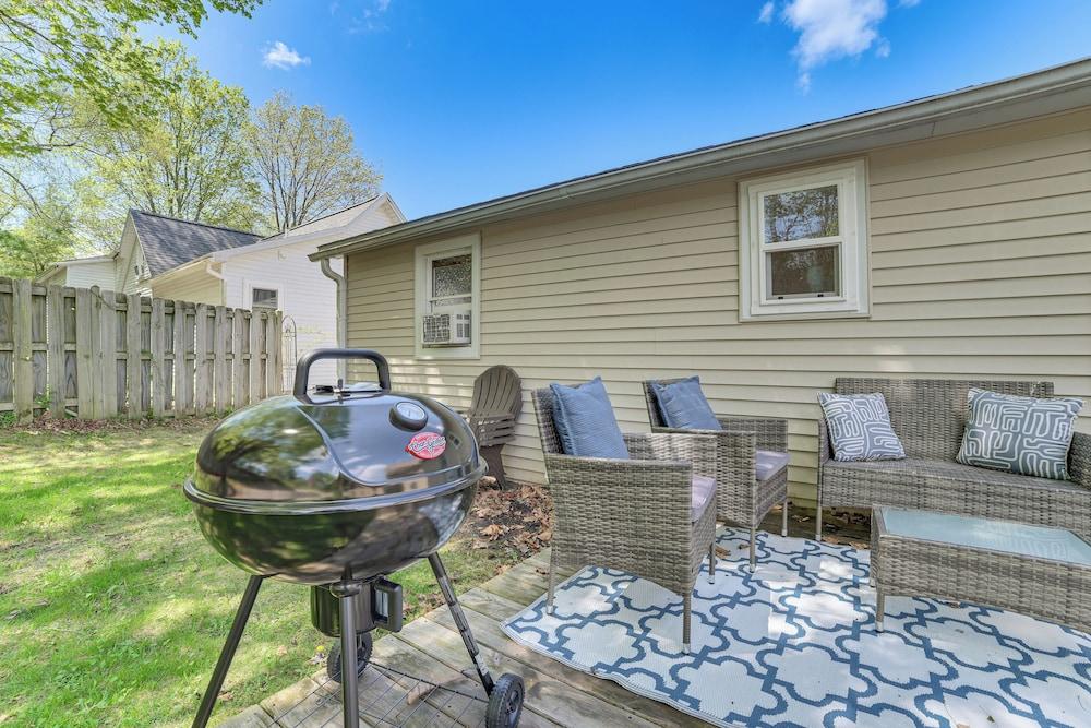 Hike, Ski & Ice Fish! Cozy Bungalow in Cedar