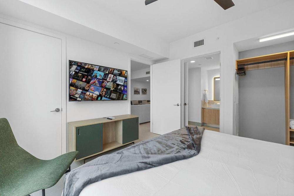 Stunning Miami Views Luxury Condo