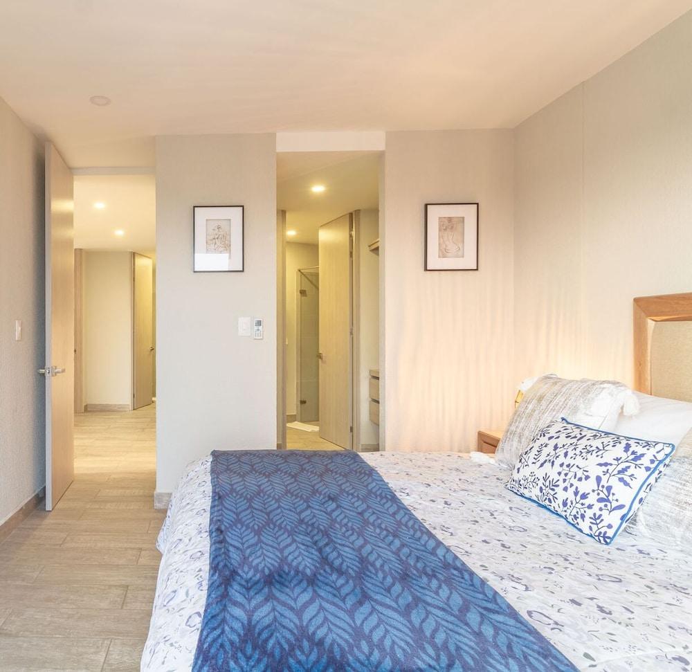 Dominique Cartagena by HostPro