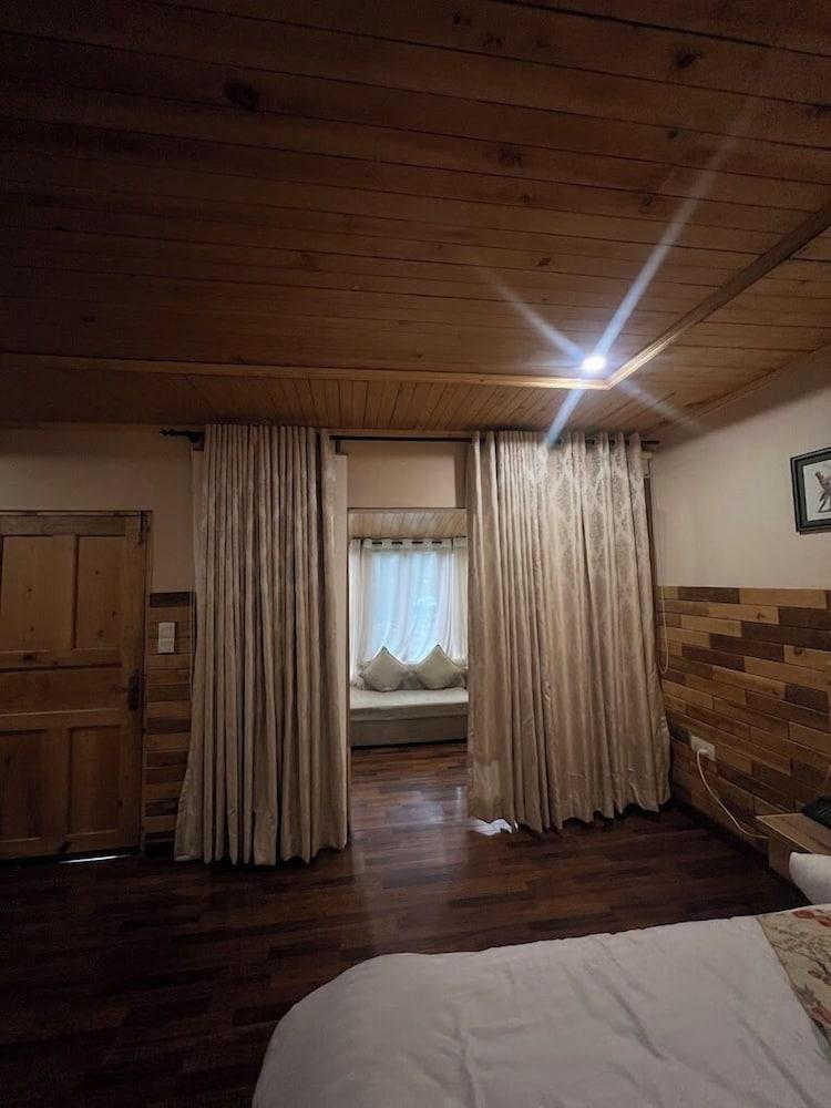 Grey Walls Mountain Huts & Cottages